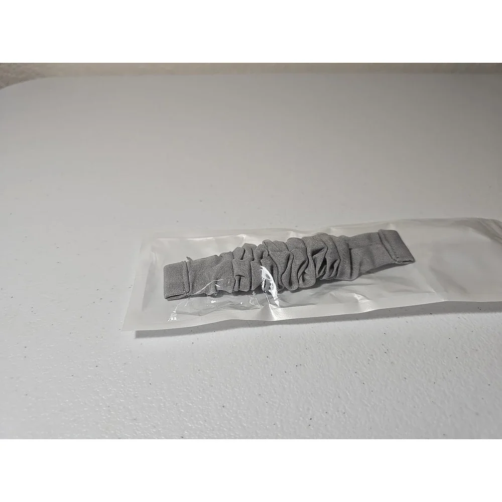 Scrunchie-style watch band for a fitness tracker, made of‎ a Gray, ruched fabric